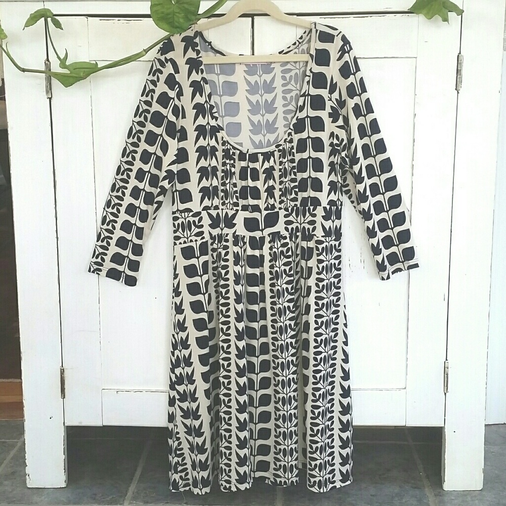 🍁SALE! Floral 🌿 & Feminine flowy dress